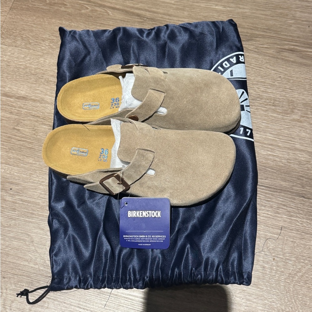 Birkenstock Wonen’s Tan Suede Sandals